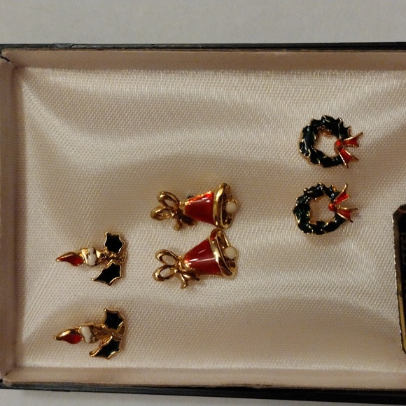 HP!! Vintage Set of 3 Adorable Tiny Christmas Holiday Earrings!! - Picture 3 of 6